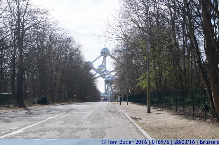 Photo ID: 016976, Approaching the Atomium, Brussels, Belgium