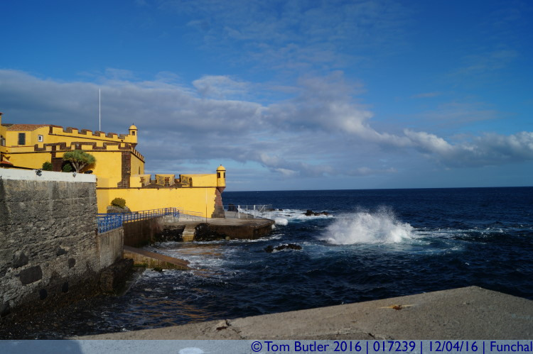 Photo ID: 017239, Waves crashing by the fort, Funchal, Portugal