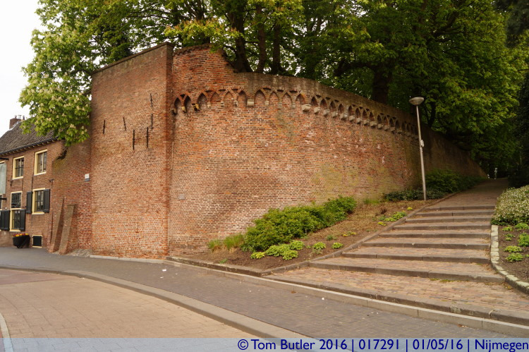Photo ID: 017291, Walls of the Hunnerpark, Nijmegen, Netherlands