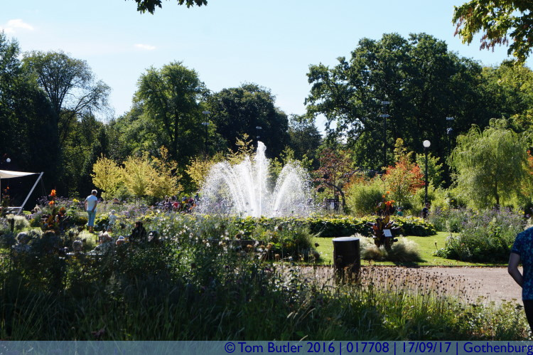 Photo ID: 017708, Fountain in the gardens, Gothenburg, Sweden