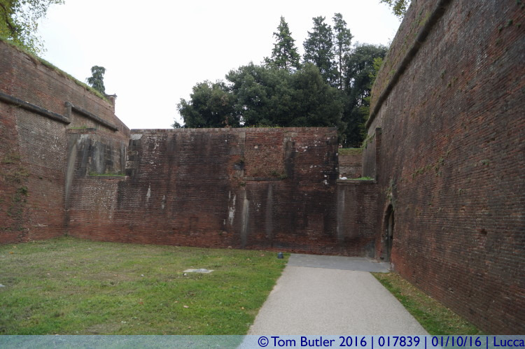 Photo ID: 017839, Entering the walls, Lucca, Italy