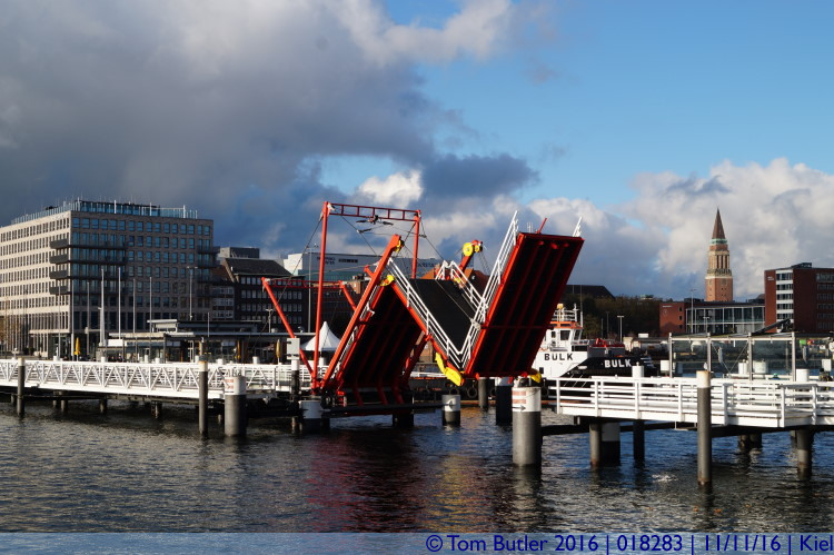 Photo ID: 018283, Bridge raising, Kiel, Germany