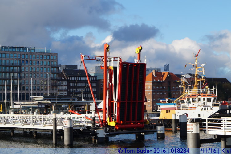 Photo ID: 018284, Bridge open, Kiel, Germany