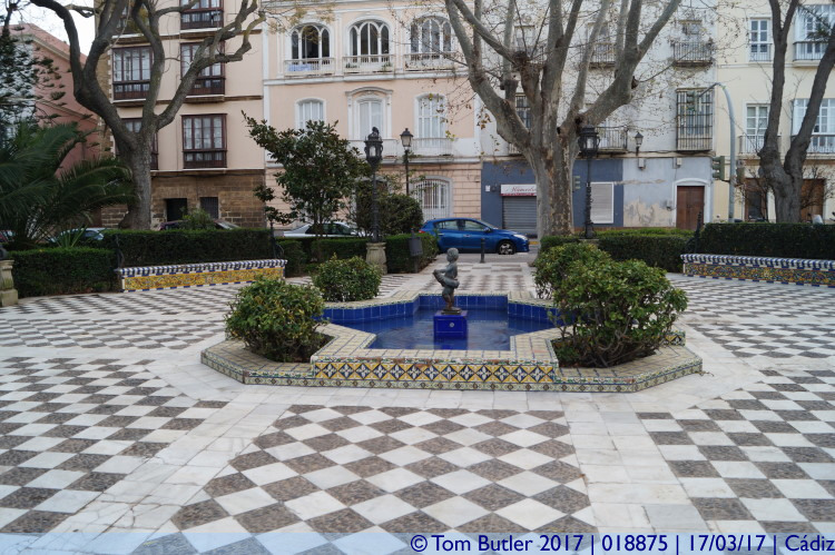 Photo ID: 018875, Fountain on the Alameda Apodaca, Cadiz, Spain