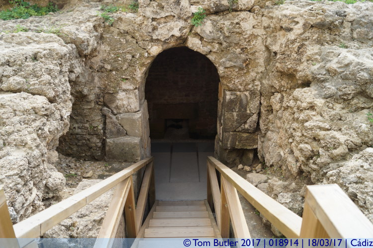 Photo ID: 018914, Down into the passageway, Cadiz, Spain