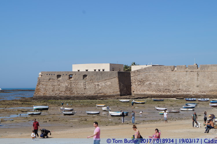 Photo ID: 018934, Beach and fort, Cadiz, Spain