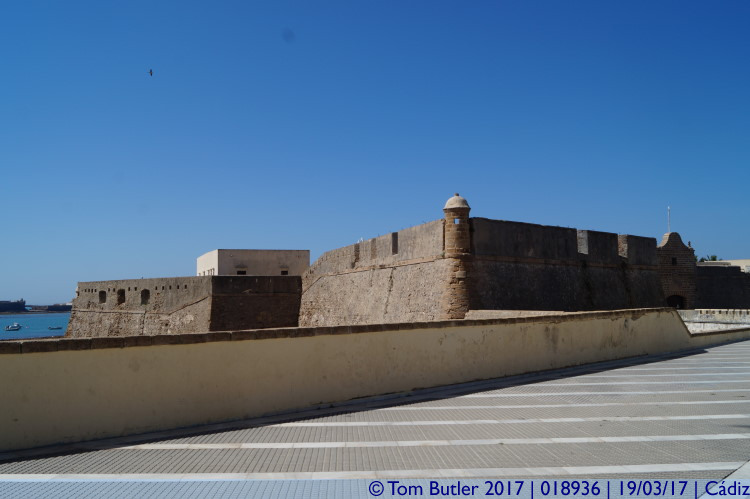 Photo ID: 018936, Approaching the castle, Cadiz, Spain