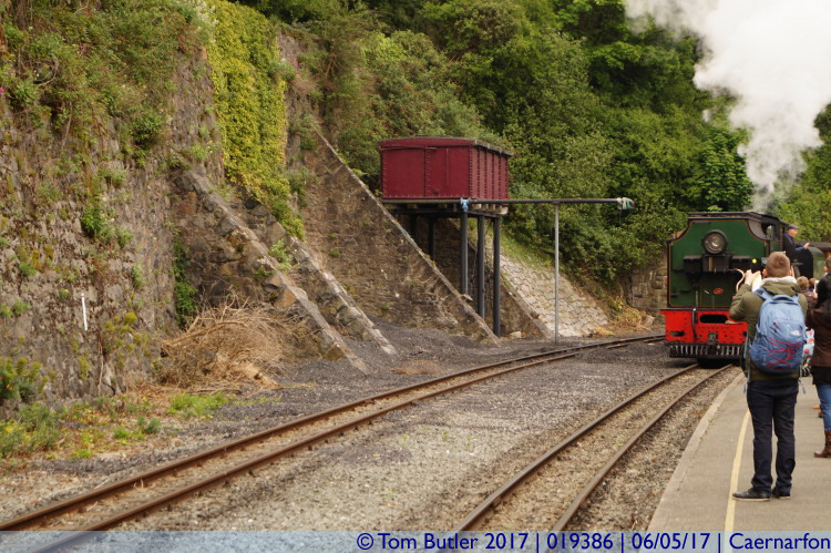 Photo ID: 019386, Train approaches, Caernarfon, Wales