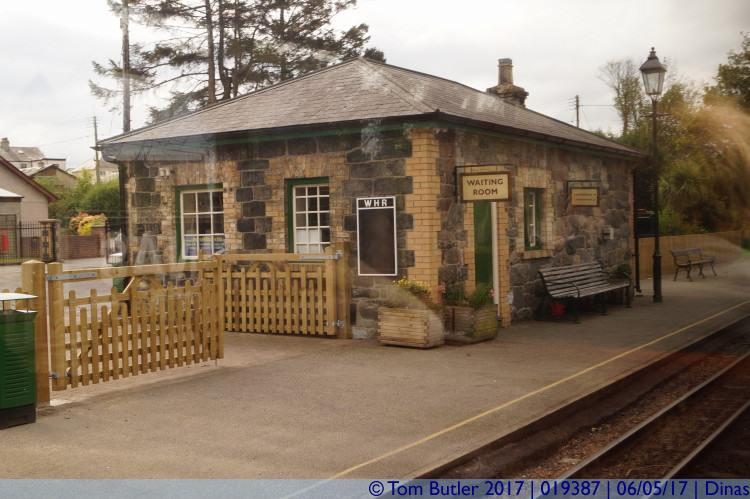 Photo ID: 019387, At the station, Dinas, Wales