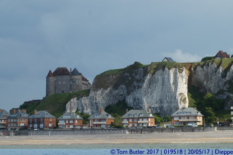 Photo ID: 019518, Cliffs and Castle, Dieppe, France