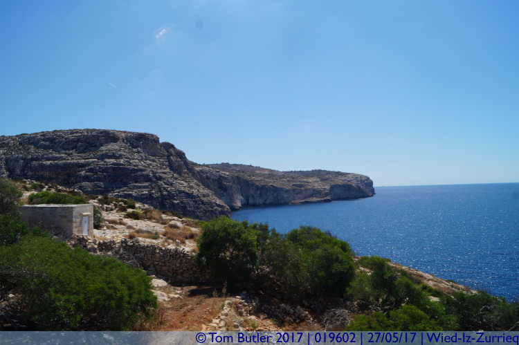 Photo ID: 019602, Looking along the Southern Coast, Wied Iz-Zurrieq, Malta