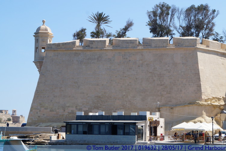 Photo ID: 019632, Walls of Senglea, Grand Harbour, Malta