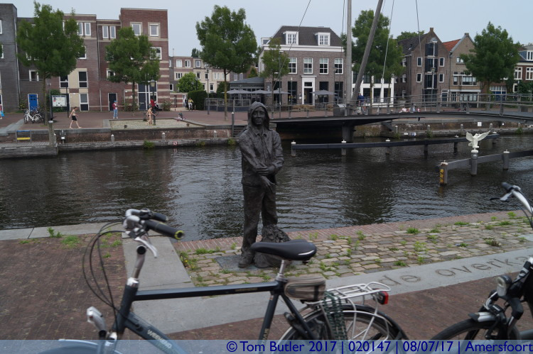 Photo ID: 020147, Statue in Eemplein, Amersfoort, Netherlands