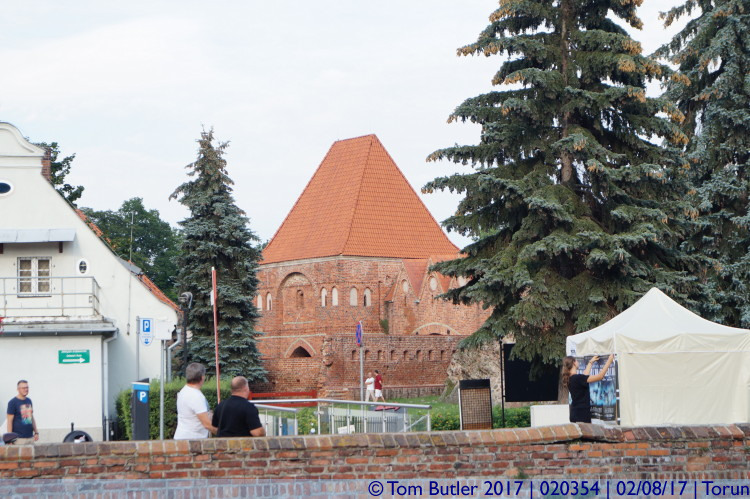 Photo ID: 020354, Looking across the castle, Torun, Poland