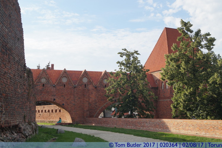 Photo ID: 020364, By the castle, Torun, Poland
