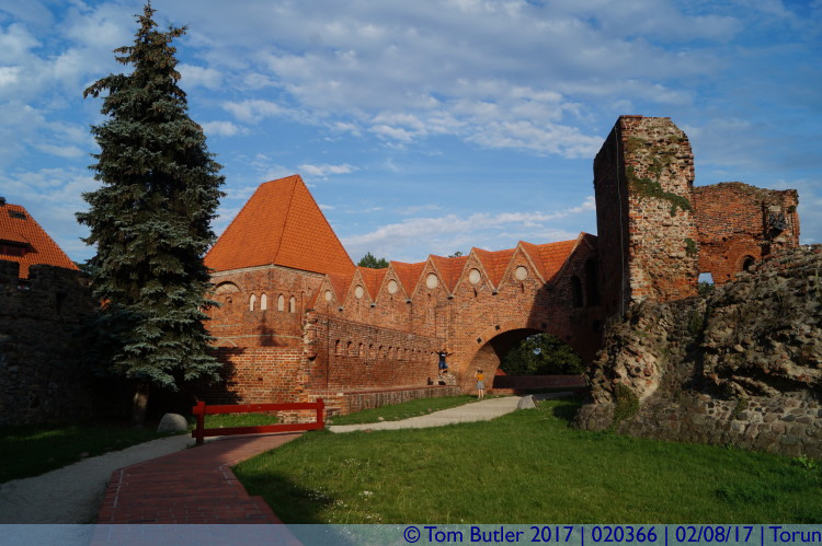 Photo ID: 020366, Castle and latrine, Torun, Poland