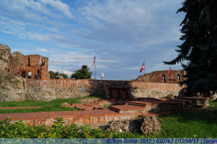 Photo ID: 020367, Across the Teutonic Castle, Torun, Poland