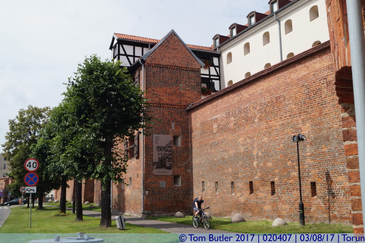 Photo ID: 020407, Looking along the walls, Torun, Poland