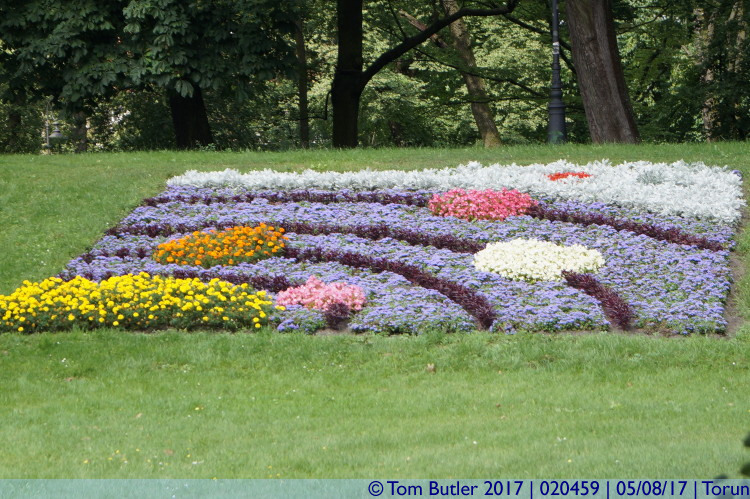 Photo ID: 020459, Planting in the gardens, Torun, Poland