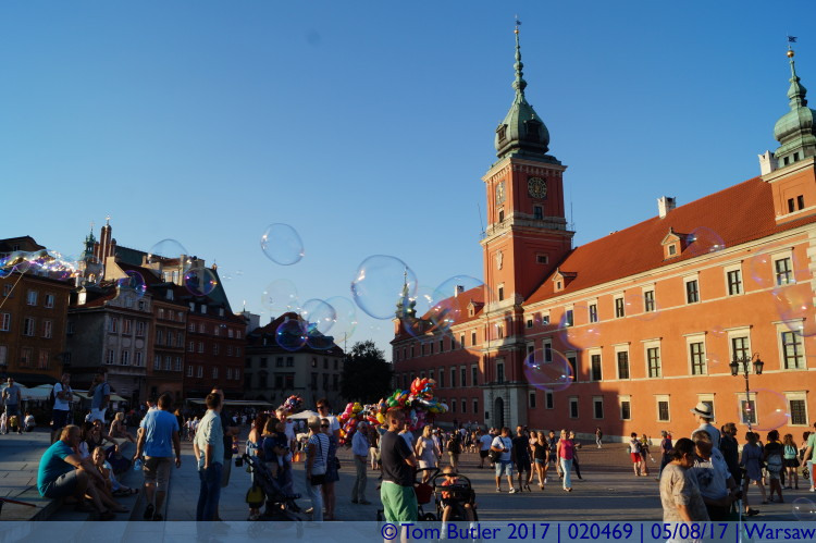 Photo ID: 020469, Bubbles by the castle, Warsaw, Poland