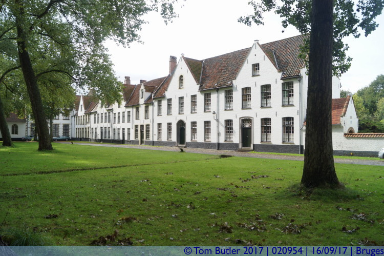 Photo ID: 020954, Houses of the Beguinage, Bruges, Belgium