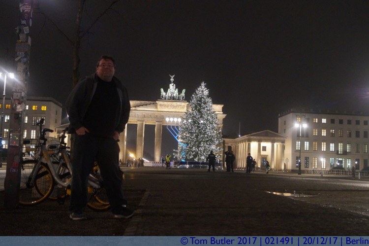 Photo ID: 021492, In front of the Brandenburg gate, Berlin, Germany