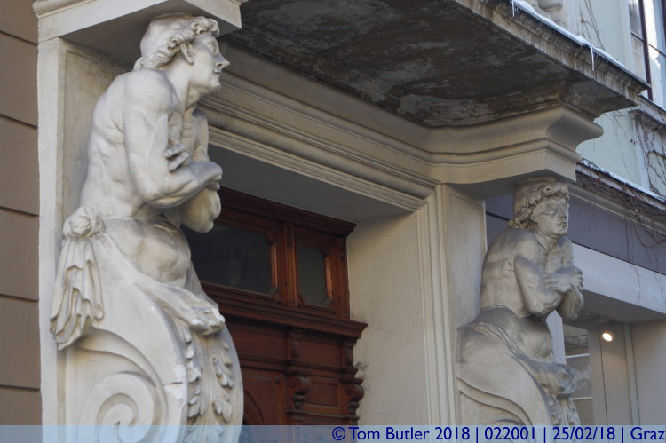 Photo ID: 022001, Cold looking statues, Graz, Austria