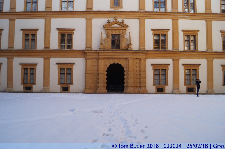 Photo ID: 022024, Inside the palace courtyard, Graz, Austria