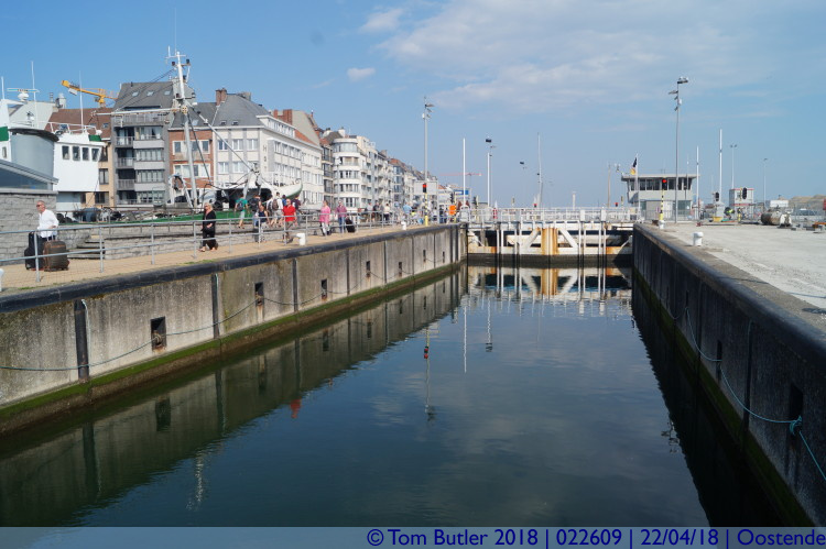 Photo ID: 022609, Harbour lock, Oostende, Belgium