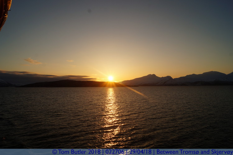 Photo ID: 022706, Sun heading below the hills, Between Troms and Skjervy, Norway