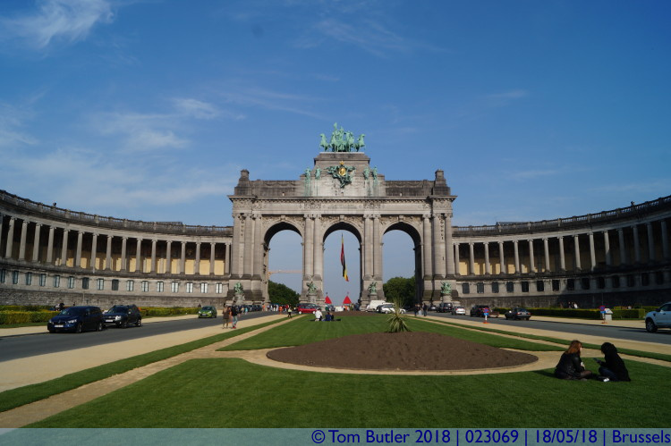 Photo ID: 023069, In front of the Arch, Brussels, Belgium