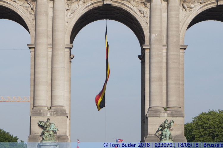 Photo ID: 023070, Belgium flag in the arch, Brussels, Belgium