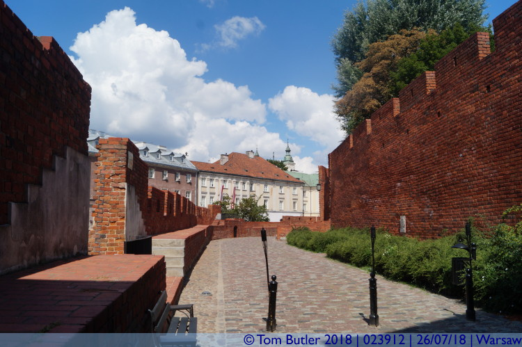 Photo ID: 023912, On the walls, Warsaw, Poland