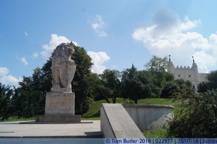 Photo ID: 023977, Lion and castle, Lublin, Poland