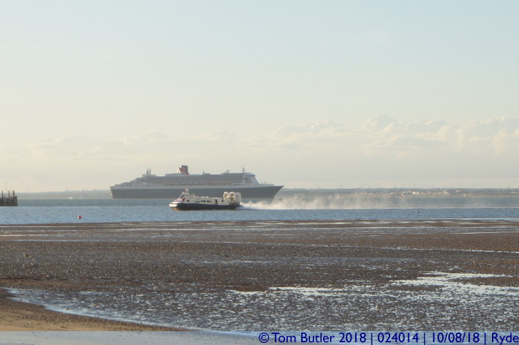 Photo ID: 024014, Cruise and Hover, Ryde, Isle of Wight