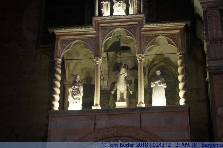 Photo ID: 024312, Above the church entrance, Bergamo, Italy