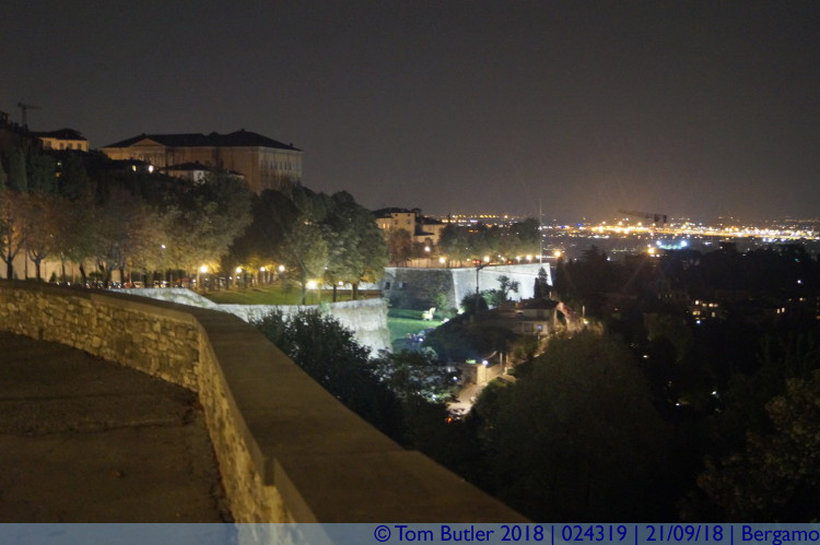 Photo ID: 024319, Walls at night, Bergamo, Italy