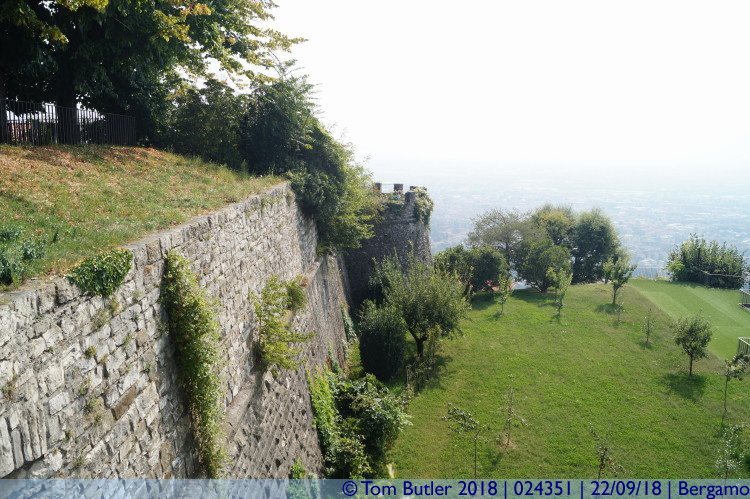 Photo ID: 024351, Castle ruins, Bergamo, Italy