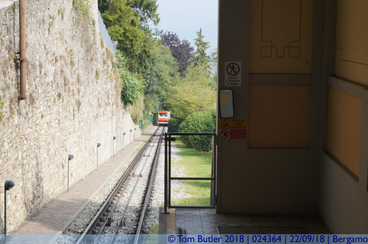 Photo ID: 024364, Funicular approaches, Bergamo, Italy