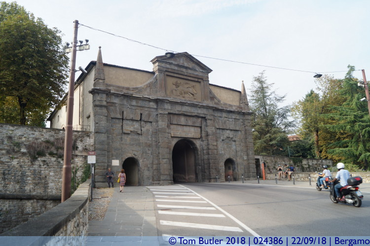 Photo ID: 024386, Porta S. Agostino, Bergamo, Italy