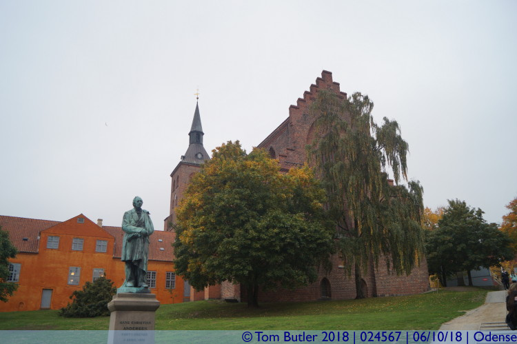 Photo ID: 024567, Statue and Cathedral, Odense, Denmark