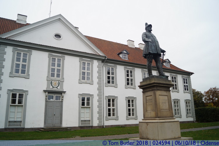 Photo ID: 024594, Castle and Statue, Odense, Denmark