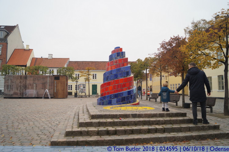Photo ID: 024595, Fountain in the Sortebrdre Torv, Odense, Denmark