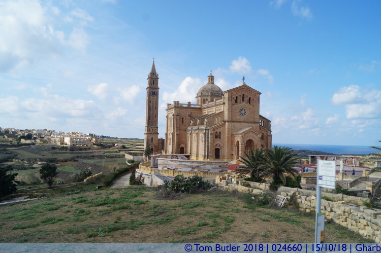 Photo ID: 024660, View of the church, Gharb, Malta