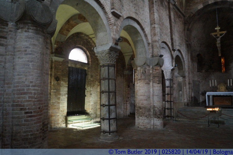 Photo ID: 025820, Chapel number three, Bologna, Italy