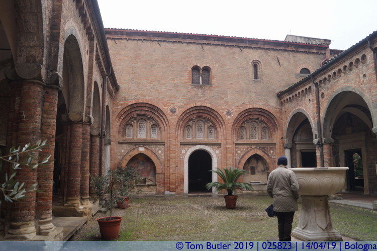 Photo ID: 025823, Courtyard, Bologna, Italy