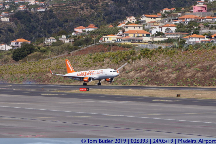 Photo ID: 026393, Touchdown, Madeira Airport, Portugal