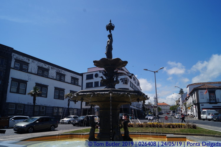 Photo ID: 026408, Fountain in Praa Vasco da Gama, Ponta Delgada, Portugal