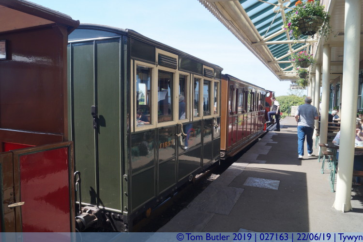 Photo ID: 027163, Tiny carriages, Tywyn, Wales