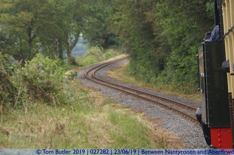 Photo ID: 027282, Taking the hill, Between Nantyronen and Aberffrwd, Wales
